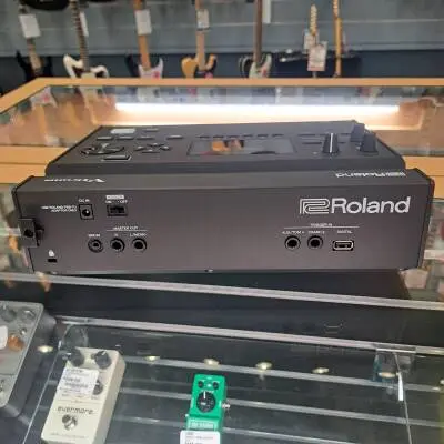 Roland - V31 2